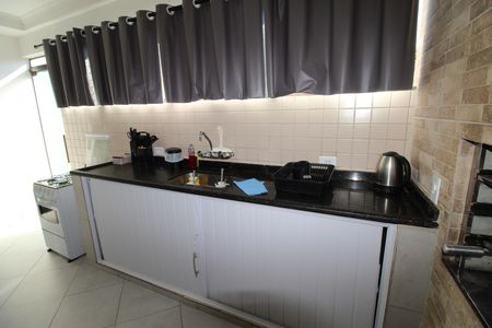 Casa de condomínio para alugar com 327m², 6 quartos e 4 vagasCozinha