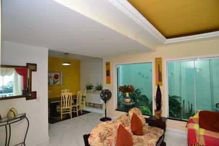 Casa de condomínio para alugar com 260m², 4 quartos e 2 vagas Casa de condomínio para alugar com 260m², 4 quartos e 2 vagasSala