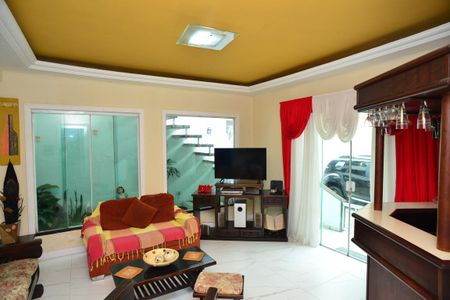 Casa de condomínio para alugar com 260m², 4 quartos e 2 vagas Casa de condomínio para alugar com 260m², 4 quartos e 2 vagasSala