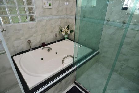 Casa de condomínio para alugar com 260m², 4 quartos e 2 vagas Casa de condomínio para alugar com 260m², 4 quartos e 2 vagasBanheiro Suíte 1