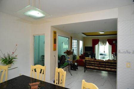 Casa de condomínio para alugar com 260m², 4 quartos e 2 vagas Casa de condomínio para alugar com 260m², 4 quartos e 2 vagasSala