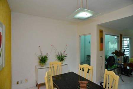 Casa de condomínio para alugar com 260m², 4 quartos e 2 vagas Casa de condomínio para alugar com 260m², 4 quartos e 2 vagasSala