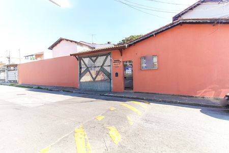Casa de condomínio à venda com 80m², 2 quartos e 1 vaga Casa de condomínio à venda com 80m², 2 quartos e 1 vagaFachada + Placa