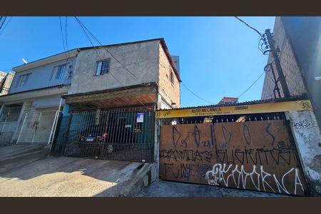 Casa para alugar com 329m², 2 quartos e 2 vagas Casa para alugar com 329m², 2 quartos e 2 vagasFachada