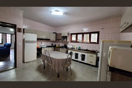 Casa para alugar com 308m², 2 quartos e 3 vagas Casa para alugar com 308m², 2 quartos e 3 vagasCozinha