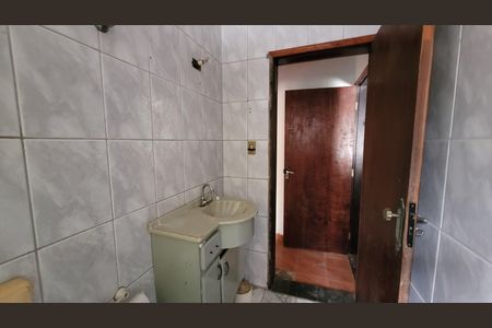 Casa para alugar com 308m², 2 quartos e 3 vagas Casa para alugar com 308m², 2 quartos e 3 vagasEdícola - Banheiro