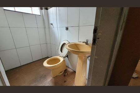 Casa para alugar com 308m², 2 quartos e 3 vagas Casa para alugar com 308m², 2 quartos e 3 vagasEdícola - Banheiro Serviço