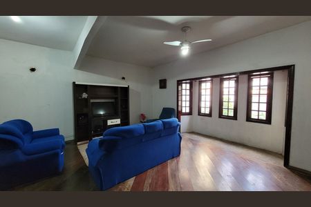 Sala de casa para alugar com 2 quartos, 308m² em Vila Zeferina, Itaquaquecetuba
