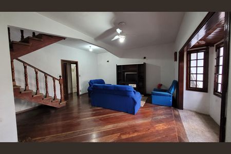 Sala de casa para alugar com 2 quartos, 308m² em Vila Zeferina, Itaquaquecetuba