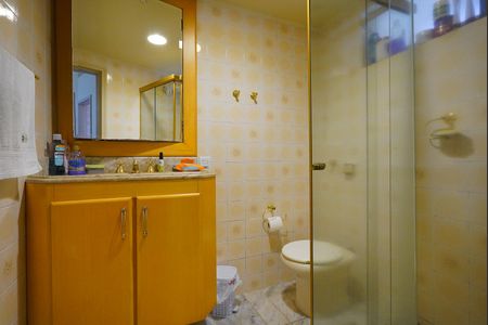 Banheiro de apartamento à venda com 1 quarto, 41m² em Centro Histórico, Porto Alegre