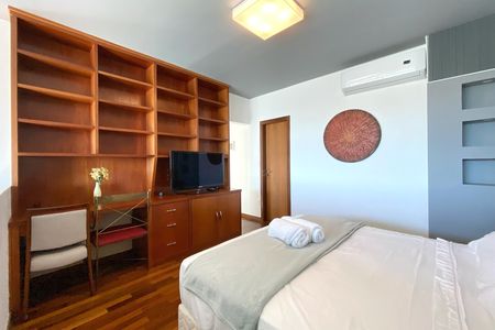 Apartamento à venda com 80m², 1 quarto e 2 vagas Apartamento à venda com 80m², 1 quarto e 2 vagasSuite