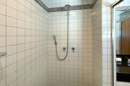 Apartamento à venda com 80m², 1 quarto e 2 vagas Apartamento à venda com 80m², 1 quarto e 2 vagasBanheiro da Suíte