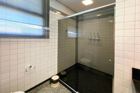 Apartamento à venda com 80m², 1 quarto e 2 vagas Apartamento à venda com 80m², 1 quarto e 2 vagasBanheiro da Suíte