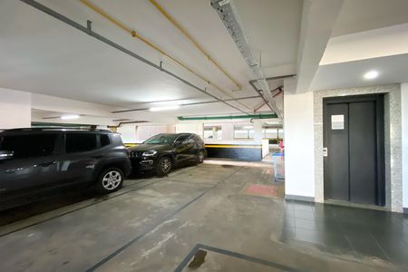 Apartamento à venda com 80m², 1 quarto e 2 vagas Apartamento à venda com 80m², 1 quarto e 2 vagasVagas