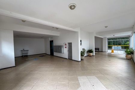 Apartamento à venda com 55m², 2 quartos e 1 vaga Apartamento à venda com 55m², 2 quartos e 1 vagaHall social