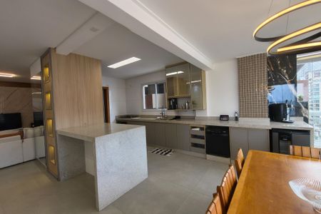 Apartamento para alugar com 149m², 3 quartos e 2 vagas Apartamento para alugar com 149m², 3 quartos e 2 vagasCozinha