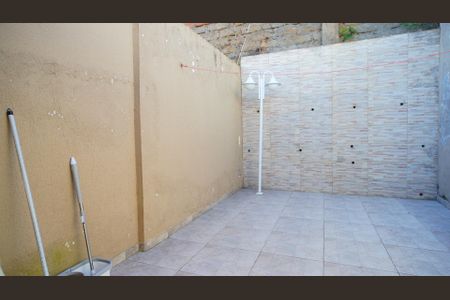 Casa à venda com 105m², 2 quartos e 2 vagasPátio fundos 