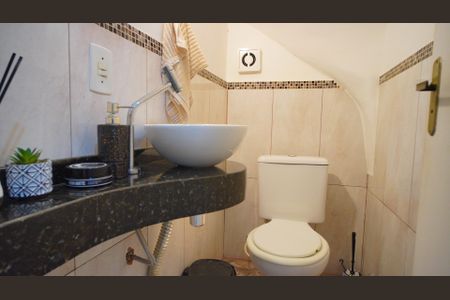 Casa à venda com 105m², 2 quartos e 2 vagasLavabo primeiro piso 