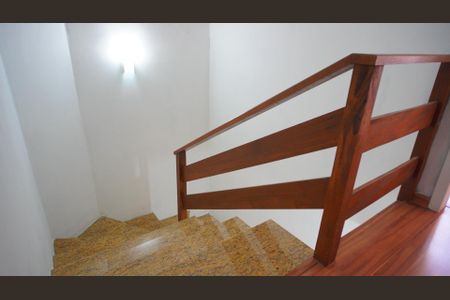 Casa à venda com 105m², 2 quartos e 2 vagasAcesso aos pisos! 