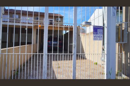 Casa à venda com 105m², 2 quartos e 2 vagasFachada 