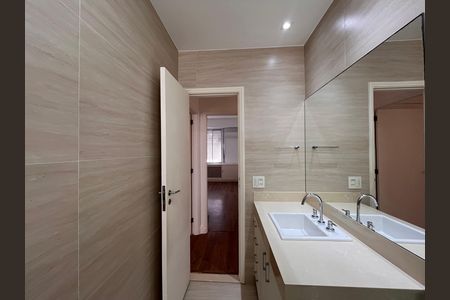 Apartamento para alugar com 137m², 3 quartos e 1 vaga Apartamento para alugar com 137m², 3 quartos e 1 vagaBanheiro 2