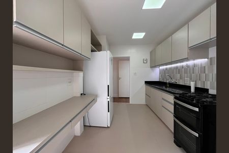 Apartamento para alugar com 137m², 3 quartos e 1 vaga Apartamento para alugar com 137m², 3 quartos e 1 vagaCozinha