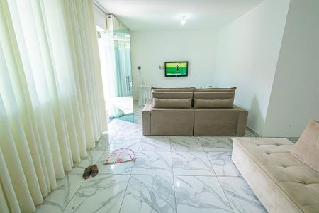 Casa à venda com 220m², 2 quartos e 5 vagassala