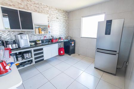 Casa à venda com 220m², 2 quartos e 5 vagascozinha