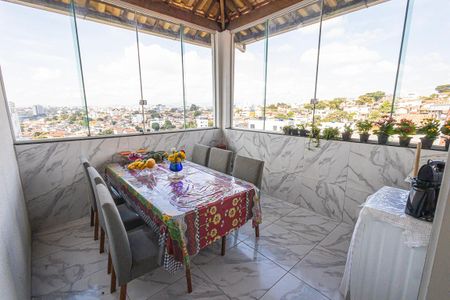 Casa à venda com 220m², 2 quartos e 5 vagasarea de serviço