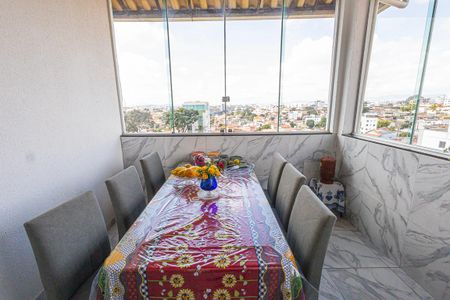 Casa à venda com 220m², 2 quartos e 5 vagasarea de serviço