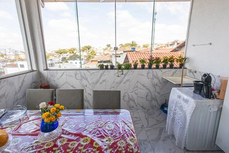 Casa à venda com 220m², 2 quartos e 5 vagasarea de serviço