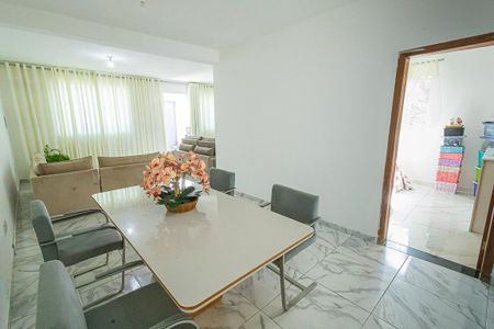 Casa à venda com 220m², 2 quartos e 5 vagassala
