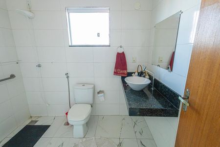 Casa à venda com 220m², 2 quartos e 5 vagasbanheiro