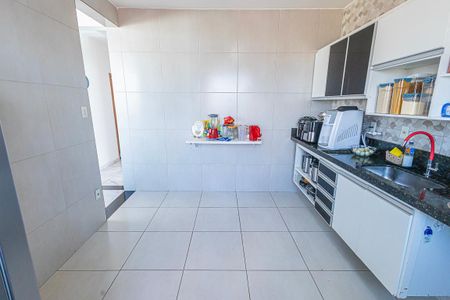 Casa à venda com 220m², 2 quartos e 5 vagascozinha