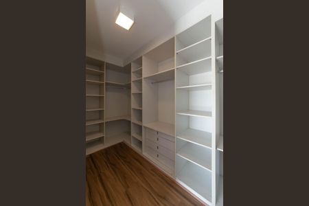 Apartamento à venda com 341m², 4 quartos e 6 vagas Apartamento à venda com 341m², 4 quartos e 6 vagasSuite 3 - Closet