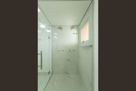 Apartamento à venda com 341m², 4 quartos e 6 vagas Apartamento à venda com 341m², 4 quartos e 6 vagasBanheiro da Suite 3