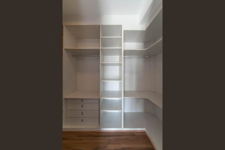 Apartamento à venda com 341m², 4 quartos e 6 vagas Apartamento à venda com 341m², 4 quartos e 6 vagasSuite 3 - Closet