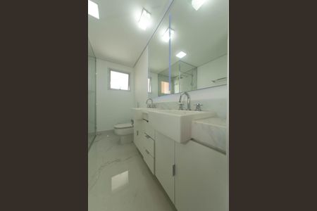 Apartamento à venda com 341m², 4 quartos e 6 vagas Apartamento à venda com 341m², 4 quartos e 6 vagasBanheiro da Suite 3