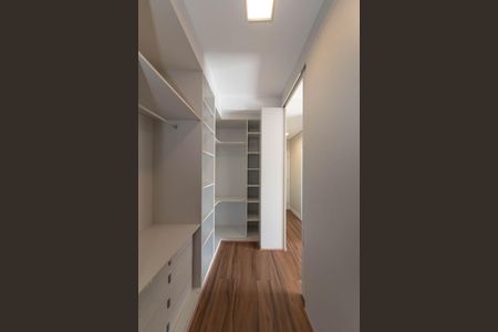 Apartamento à venda com 341m², 4 quartos e 6 vagas Apartamento à venda com 341m², 4 quartos e 6 vagasSuite 3 - Closet