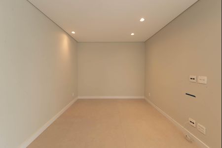 Apartamento à venda com 341m², 4 quartos e 6 vagas Apartamento à venda com 341m², 4 quartos e 6 vagasSala de TV