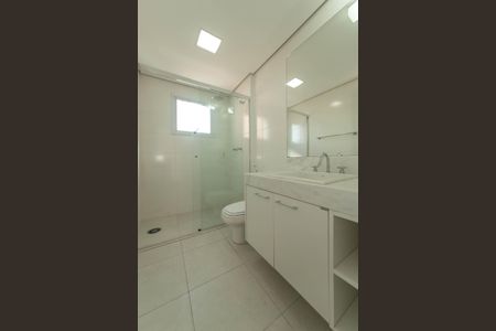 Apartamento à venda com 341m², 4 quartos e 6 vagas Apartamento à venda com 341m², 4 quartos e 6 vagasBanheiro da Suíte 2