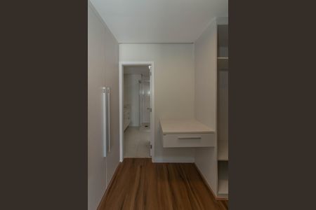 Apartamento à venda com 341m², 4 quartos e 6 vagas Apartamento à venda com 341m², 4 quartos e 6 vagasSuite 1 - Closet