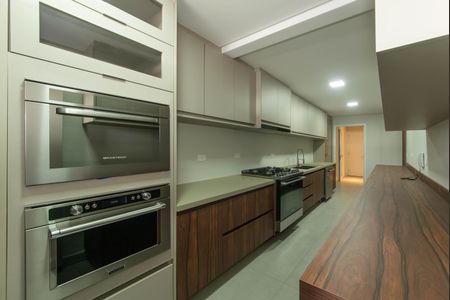 Apartamento à venda com 341m², 4 quartos e 6 vagas Apartamento à venda com 341m², 4 quartos e 6 vagasCozinha
