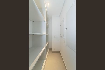 Apartamento à venda com 341m², 4 quartos e 6 vagas Apartamento à venda com 341m², 4 quartos e 6 vagasCozinha - Despensa