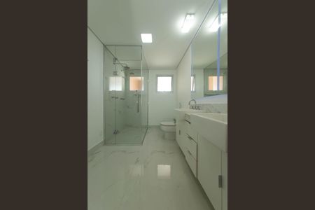 Apartamento à venda com 341m², 4 quartos e 6 vagas Apartamento à venda com 341m², 4 quartos e 6 vagasBanheiro da Suite 3