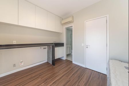 Apartamento à venda com 341m², 4 quartos e 6 vagas Apartamento à venda com 341m², 4 quartos e 6 vagasArea de Serviço