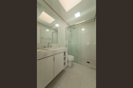 Apartamento à venda com 341m², 4 quartos e 6 vagas Apartamento à venda com 341m², 4 quartos e 6 vagasArea de Serviço - Banheiro