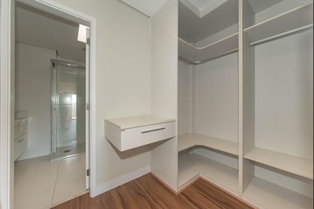 Apartamento à venda com 341m², 4 quartos e 6 vagas Apartamento à venda com 341m², 4 quartos e 6 vagasSuite 1 - Closet