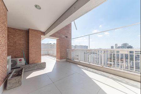 Apartamento à venda com 341m², 4 quartos e 6 vagas Apartamento à venda com 341m², 4 quartos e 6 vagasVaranda da Suite 2 e 3