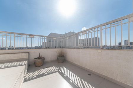 Apartamento à venda com 341m², 4 quartos e 6 vagas Apartamento à venda com 341m², 4 quartos e 6 vagasVaranda